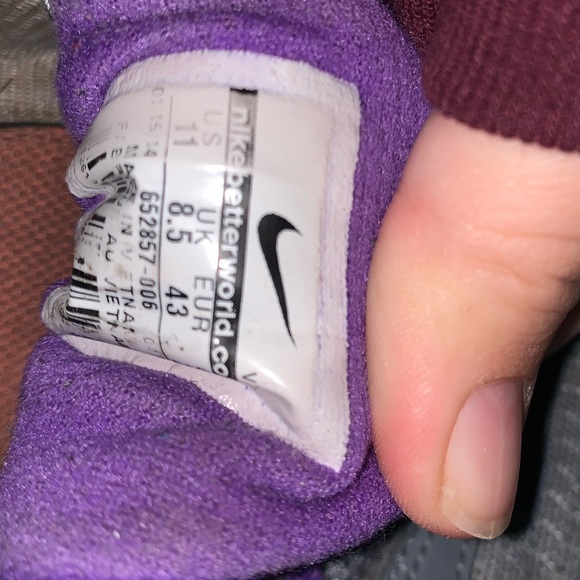 Nike shoes - Picture 2 of 2